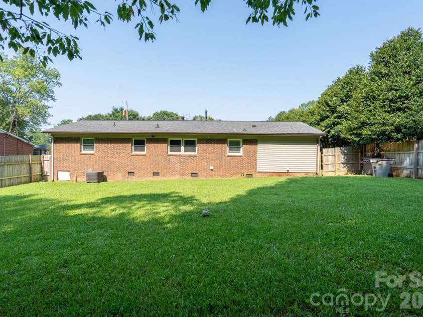 1038 Newcastle Road, Gastonia, NC 28052.  MLS# CAR4413896, YatesRealty ID 43809. 