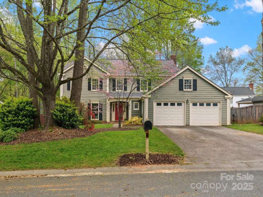 2812 Edgebrook Circle, Matthews, NC 28105.  MLS# CAR4241654, YatesRealty ID 4381. 