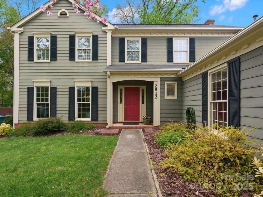 2812 Edgebrook Circle, Matthews, NC 28105.  MLS# CAR4241654, YatesRealty ID 4381. 