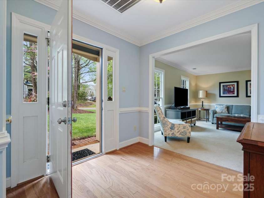 2812 Edgebrook Circle, Matthews, NC 28105.  MLS# CAR4241654, YatesRealty ID 4381. 