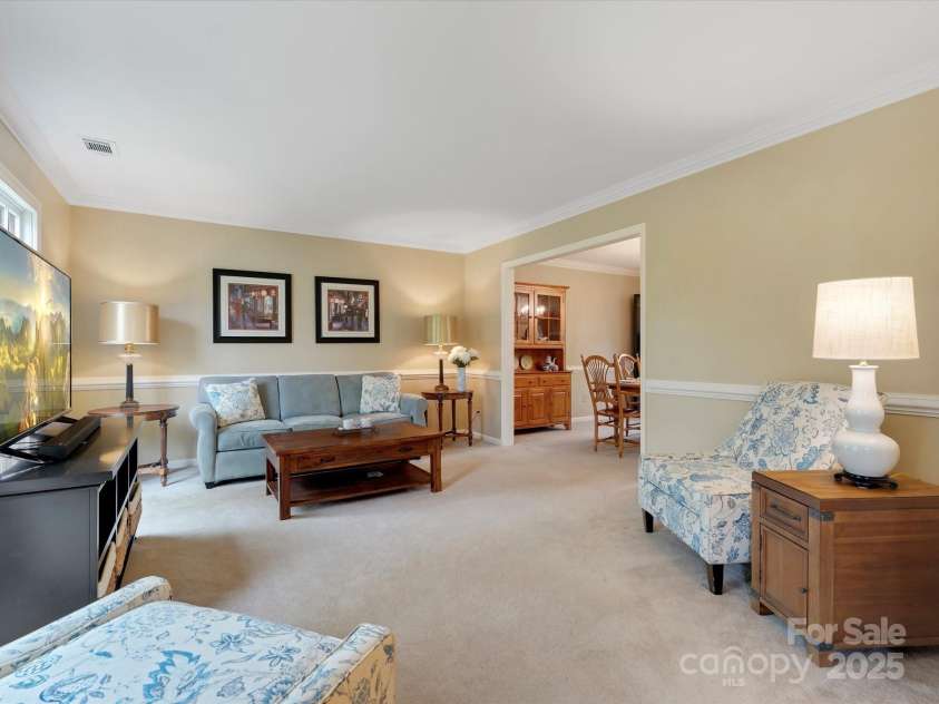 2812 Edgebrook Circle, Matthews, NC 28105.  MLS# CAR4241654, YatesRealty ID 4381. 