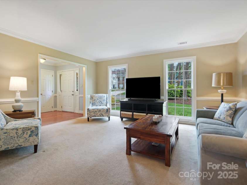 2812 Edgebrook Circle, Matthews, NC 28105.  MLS# CAR4241654, YatesRealty ID 4381. 