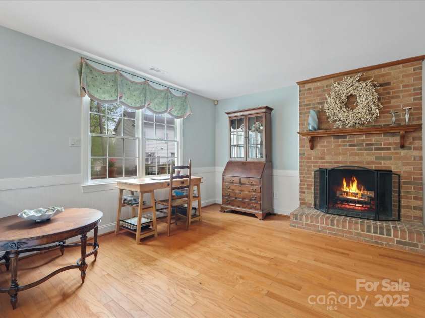 2812 Edgebrook Circle, Matthews, NC 28105.  MLS# CAR4241654, YatesRealty ID 4381. 