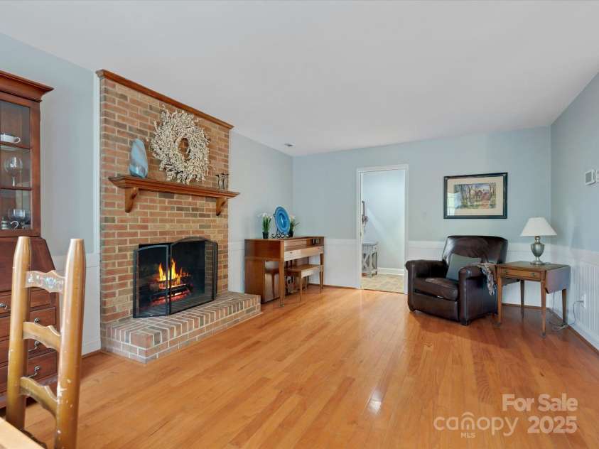 2812 Edgebrook Circle, Matthews, NC 28105.  MLS# CAR4241654, YatesRealty ID 4381. 