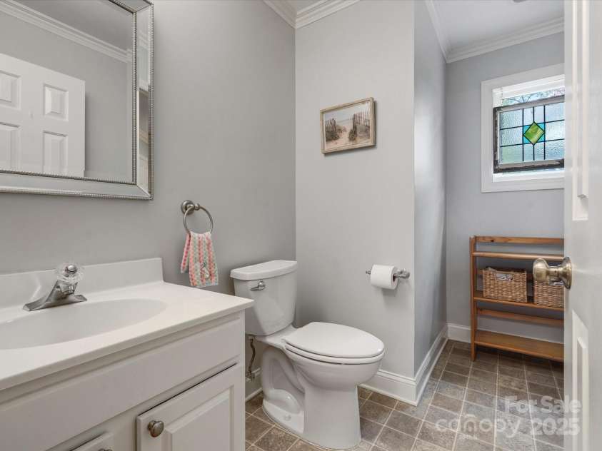 2812 Edgebrook Circle, Matthews, NC 28105.  MLS# CAR4241654, YatesRealty ID 4381. 