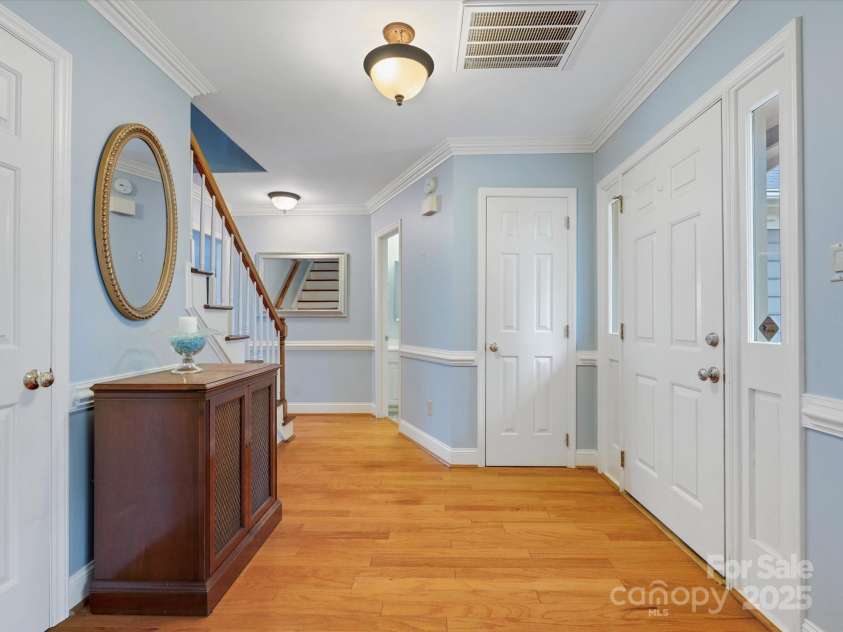 2812 Edgebrook Circle, Matthews, NC 28105.  MLS# CAR4241654, YatesRealty ID 4381. 