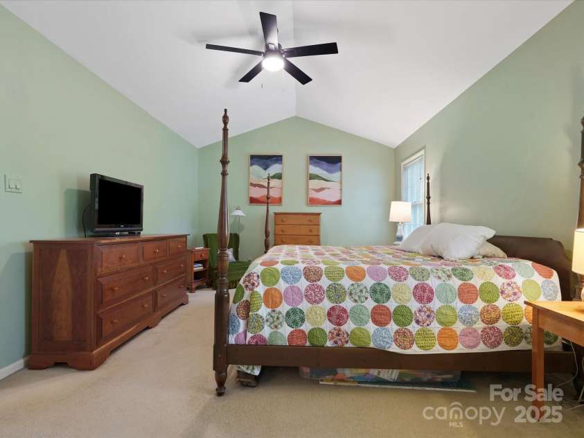 2812 Edgebrook Circle, Matthews, NC 28105.  MLS# CAR4241654, YatesRealty ID 4381. 