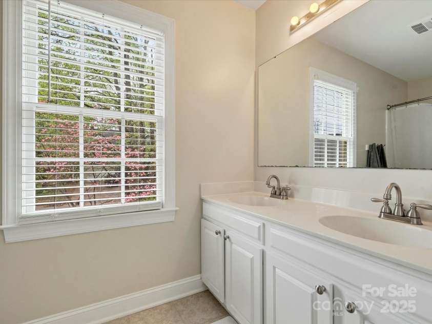 2812 Edgebrook Circle, Matthews, NC 28105.  MLS# CAR4241654, YatesRealty ID 4381. 