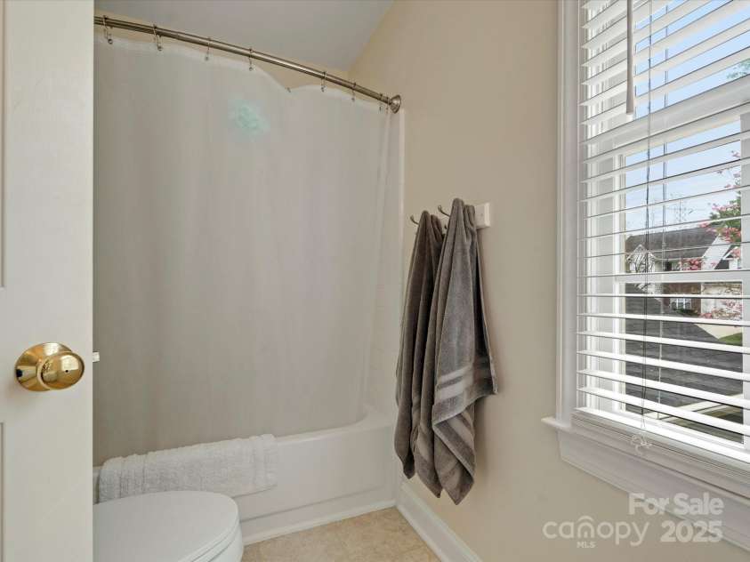 2812 Edgebrook Circle, Matthews, NC 28105.  MLS# CAR4241654, YatesRealty ID 4381. 