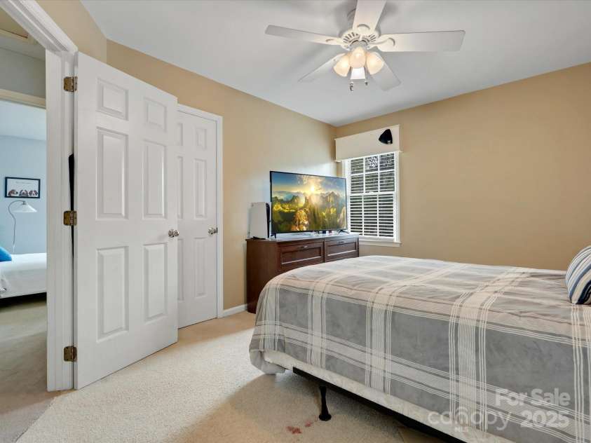 2812 Edgebrook Circle, Matthews, NC 28105.  MLS# CAR4241654, YatesRealty ID 4381. 