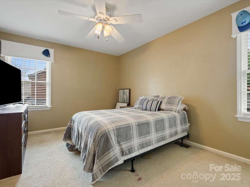 2812 Edgebrook Circle, Matthews, NC 28105.  MLS# CAR4241654, YatesRealty ID 4381. 