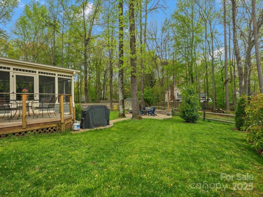 2812 Edgebrook Circle, Matthews, NC 28105.  MLS# CAR4241654, YatesRealty ID 4381. 