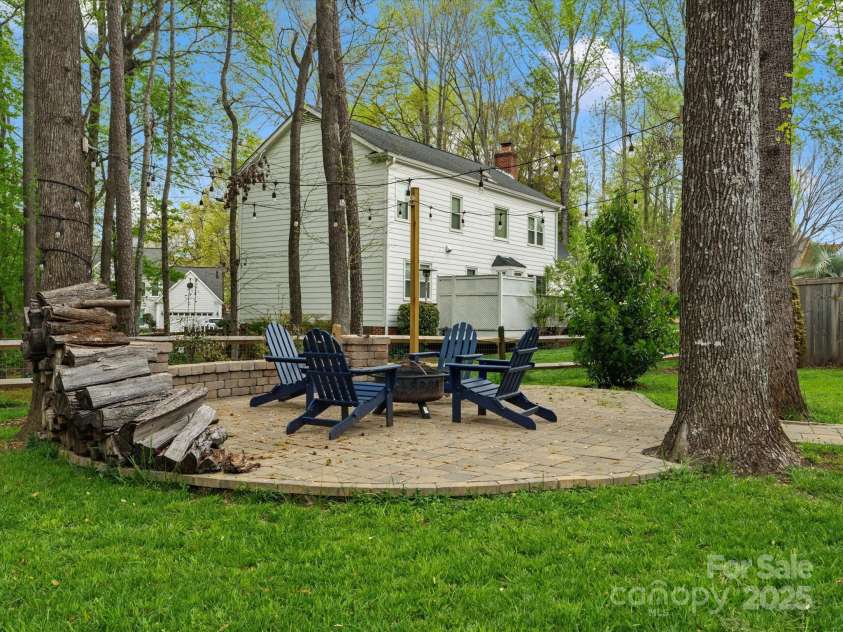 2812 Edgebrook Circle, Matthews, NC 28105.  MLS# CAR4241654, YatesRealty ID 4381. 