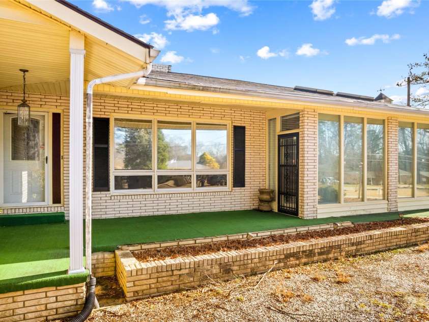 305 Sills Drive, Salisbury, NC 28146.  MLS# CAR4341534, YatesRealty ID 4381. 