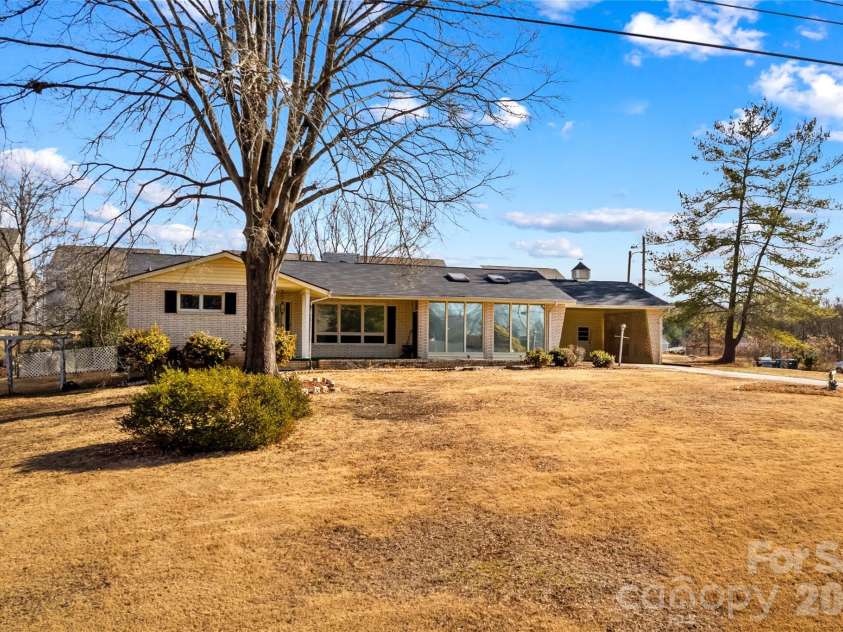 305 Sills Drive, Salisbury, NC 28146.  MLS# CAR4341534, YatesRealty ID 4381. 