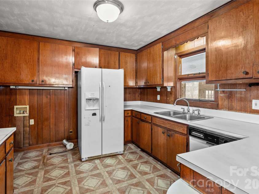 305 Sills Drive, Salisbury, NC 28146.  MLS# CAR4341534, YatesRealty ID 4381. 