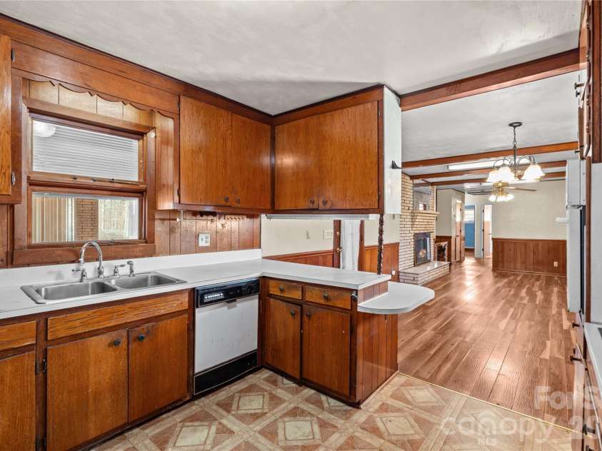 305 Sills Drive, Salisbury, NC 28146.  MLS# CAR4341534, YatesRealty ID 4381. 