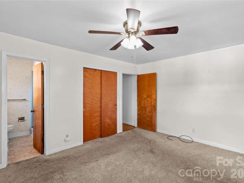 305 Sills Drive, Salisbury, NC 28146.  MLS# CAR4341534, YatesRealty ID 4381. 