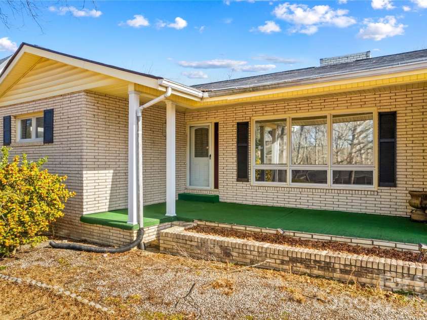 305 Sills Drive, Salisbury, NC 28146.  MLS# CAR4341534, YatesRealty ID 4381. 