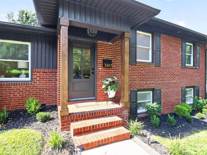 3617 Woodleaf Road, Charlotte, NC 28205.  MLS# CAR4410938, YatesRealty ID 43810. 