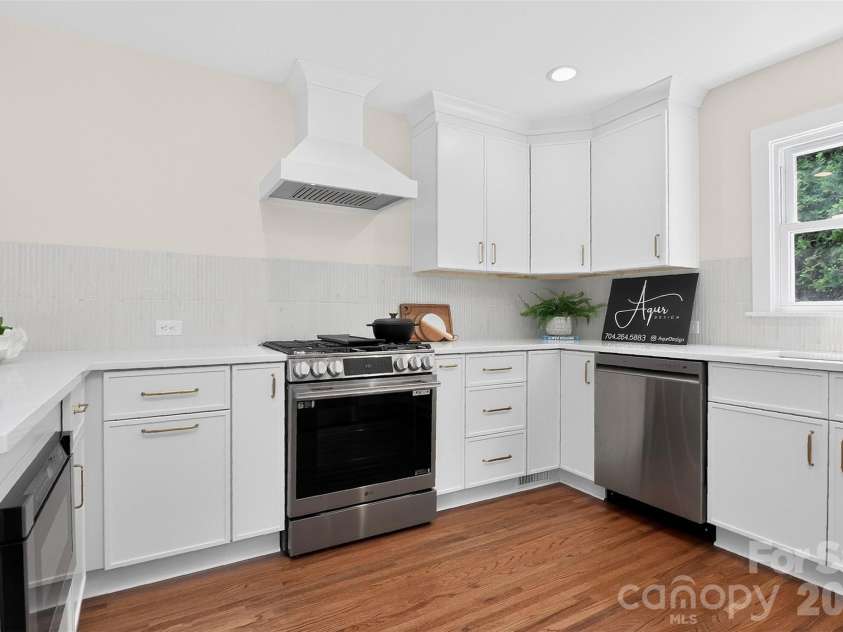 3617 Woodleaf Road, Charlotte, NC 28205.  MLS# CAR4410938, YatesRealty ID 43810. 