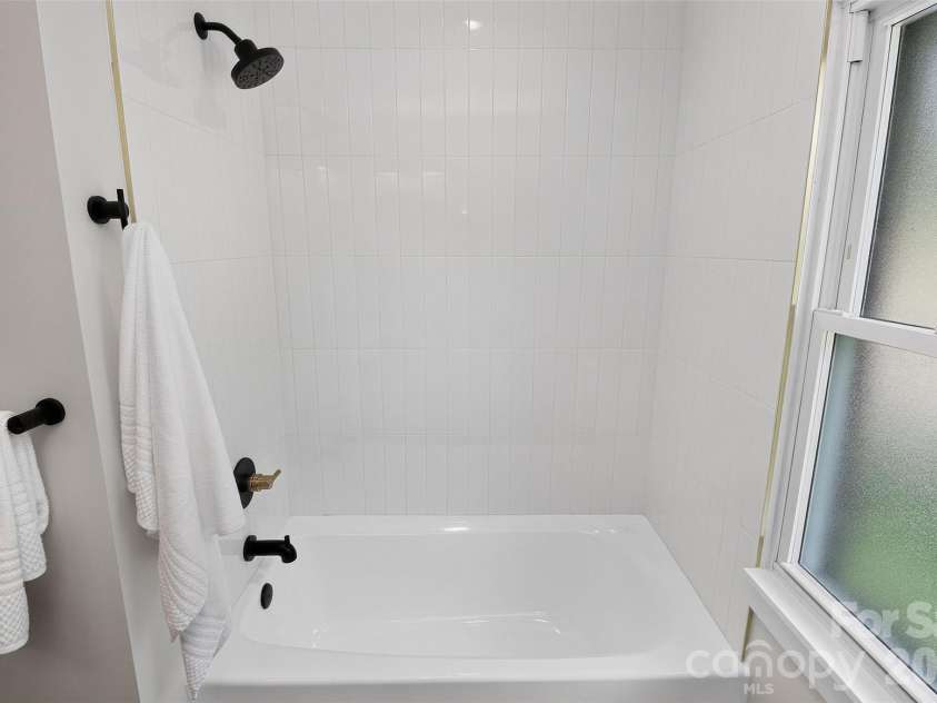3617 Woodleaf Road, Charlotte, NC 28205.  MLS# CAR4410938, YatesRealty ID 43810. 