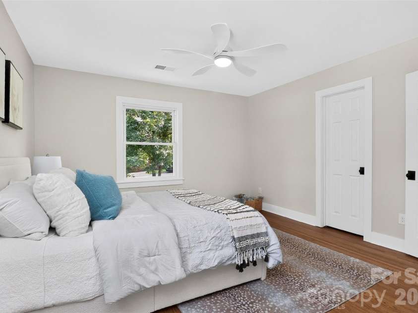 3617 Woodleaf Road, Charlotte, NC 28205.  MLS# CAR4410938, YatesRealty ID 43810. 