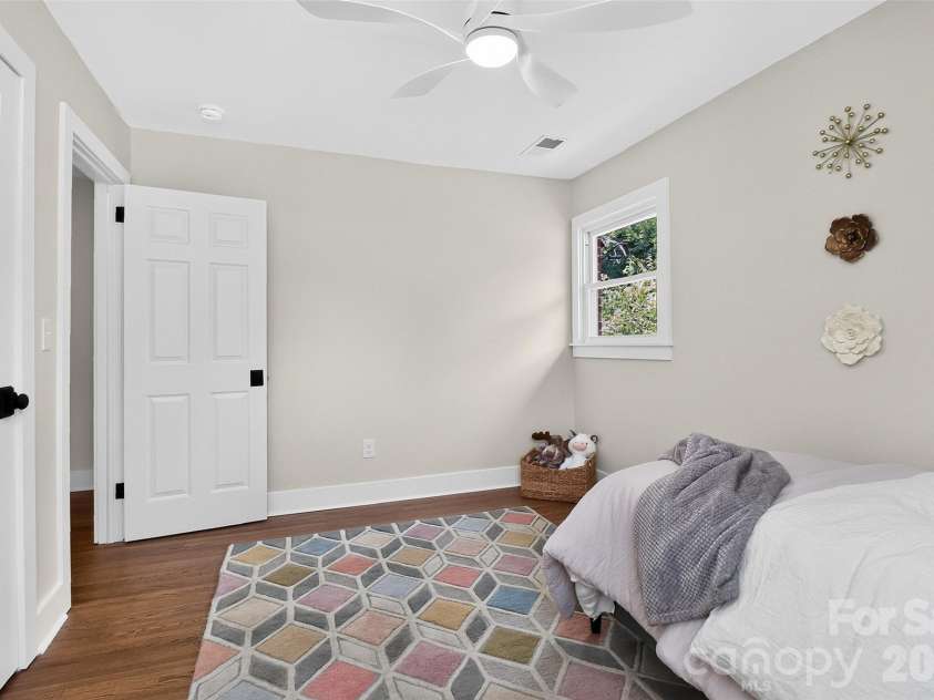 3617 Woodleaf Road, Charlotte, NC 28205.  MLS# CAR4410938, YatesRealty ID 43810. 