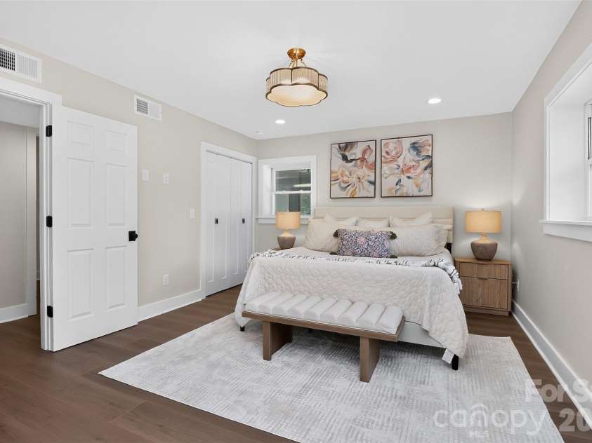 3617 Woodleaf Road, Charlotte, NC 28205.  MLS# CAR4410938, YatesRealty ID 43810. 
