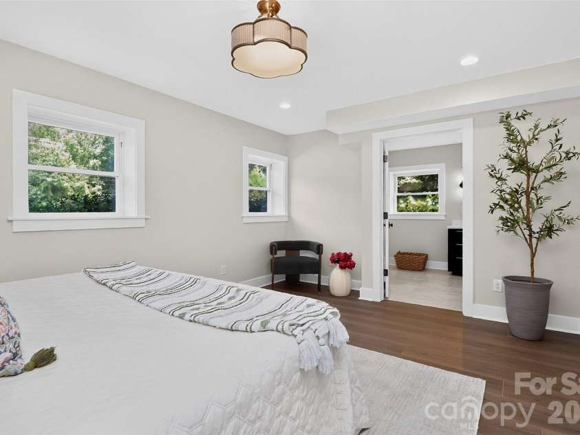 3617 Woodleaf Road, Charlotte, NC 28205.  MLS# CAR4410938, YatesRealty ID 43810. 