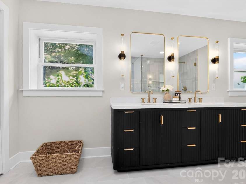 3617 Woodleaf Road, Charlotte, NC 28205.  MLS# CAR4410938, YatesRealty ID 43810. 