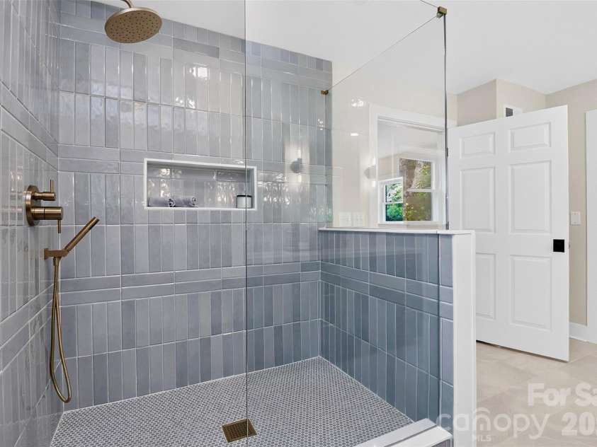 3617 Woodleaf Road, Charlotte, NC 28205.  MLS# CAR4410938, YatesRealty ID 43810. 
