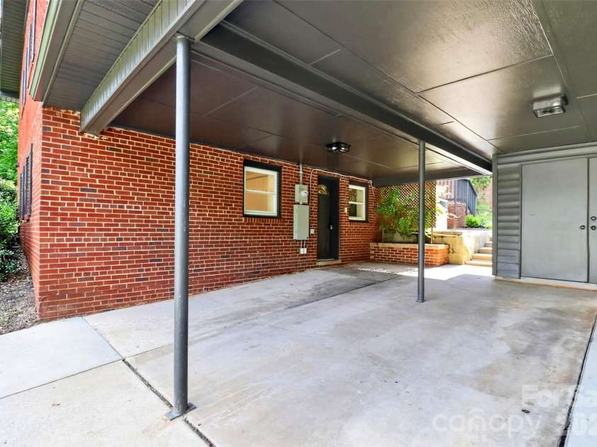 3617 Woodleaf Road, Charlotte, NC 28205.  MLS# CAR4410938, YatesRealty ID 43810. 