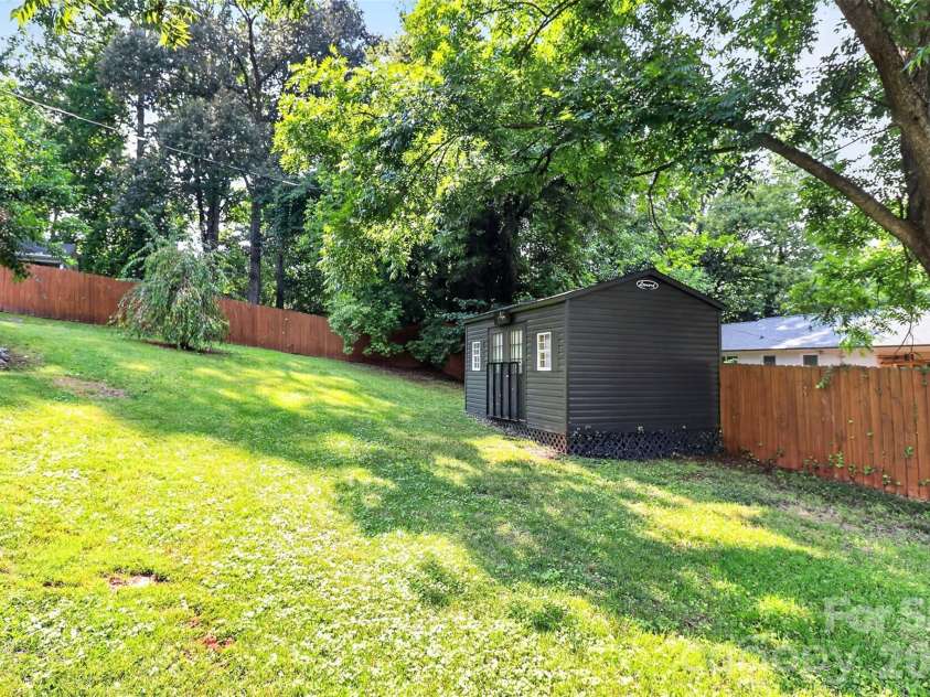 3617 Woodleaf Road, Charlotte, NC 28205.  MLS# CAR4410938, YatesRealty ID 43810. 