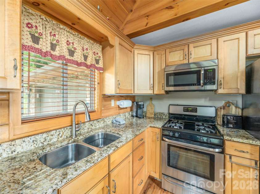 332 Gadohi Trail, Maggie Valley, NC 28751.  MLS# CAR4414080, YatesRealty ID 43811. 