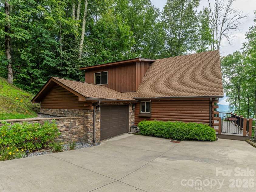 332 Gadohi Trail, Maggie Valley, NC 28751.  MLS# CAR4414080, YatesRealty ID 43811. Ample parking/driveway