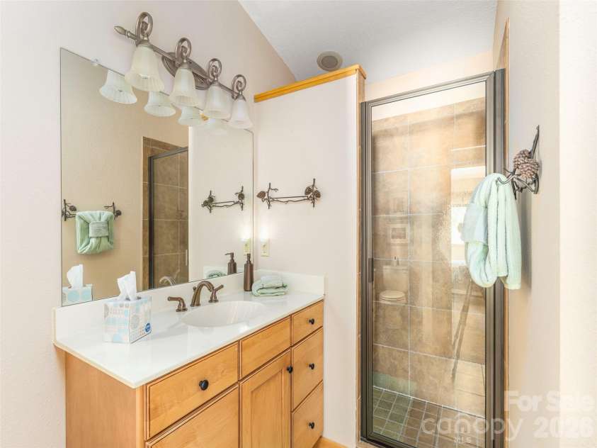 332 Gadohi Trail, Maggie Valley, NC 28751.  MLS# CAR4414080, YatesRealty ID 43811. Upper level bath