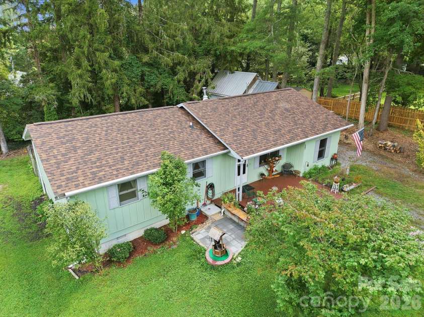 473 King William Road, Hendersonville, NC 28739.  MLS# CAR4396182, YatesRealty ID 43812. 