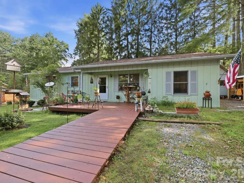 473 King William Road, Hendersonville, NC 28739.  MLS# CAR4396182, YatesRealty ID 43812. 