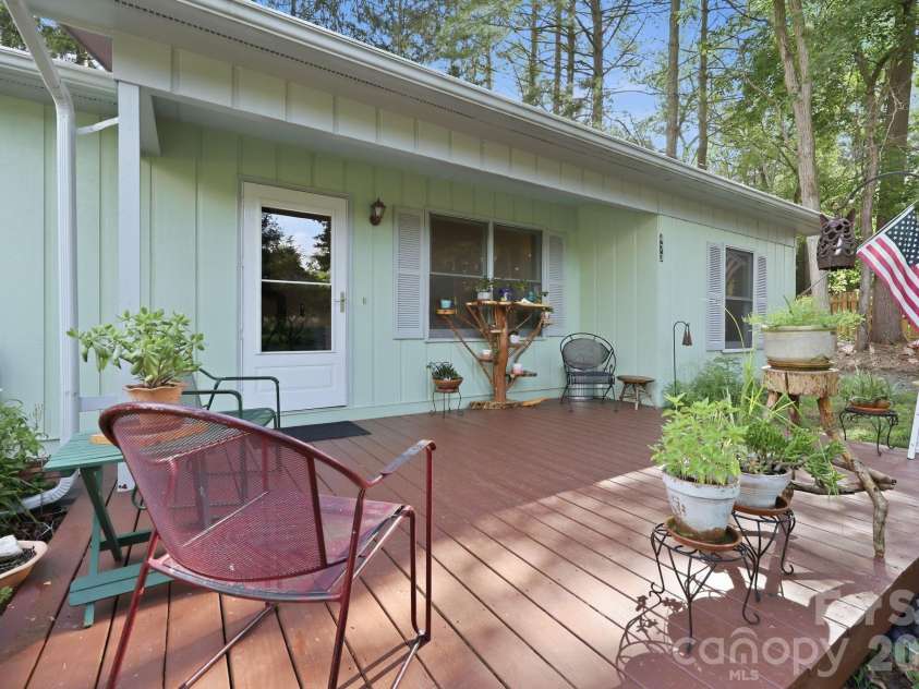 473 King William Road, Hendersonville, NC 28739.  MLS# CAR4396182, YatesRealty ID 43812. 