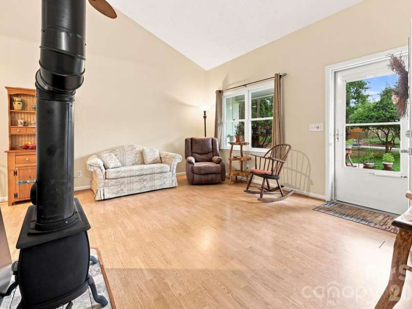 473 King William Road, Hendersonville, NC 28739.  MLS# CAR4396182, YatesRealty ID 43812. 