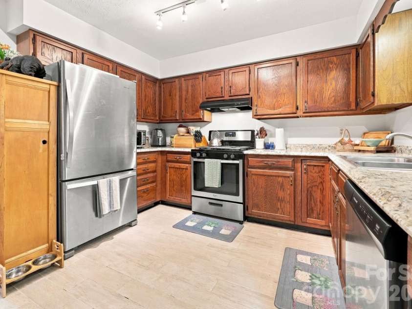 473 King William Road, Hendersonville, NC 28739.  MLS# CAR4396182, YatesRealty ID 43812. 
