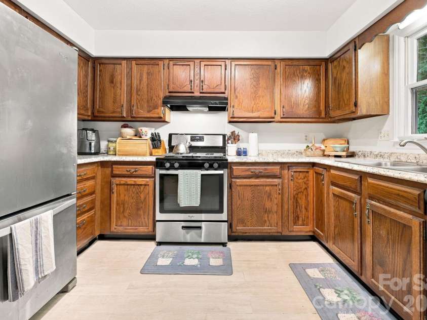 473 King William Road, Hendersonville, NC 28739.  MLS# CAR4396182, YatesRealty ID 43812. 