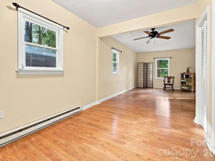 473 King William Road, Hendersonville, NC 28739.  MLS# CAR4396182, YatesRealty ID 43812. 