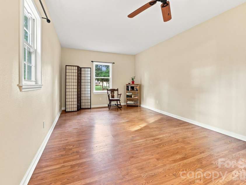 473 King William Road, Hendersonville, NC 28739.  MLS# CAR4396182, YatesRealty ID 43812. 