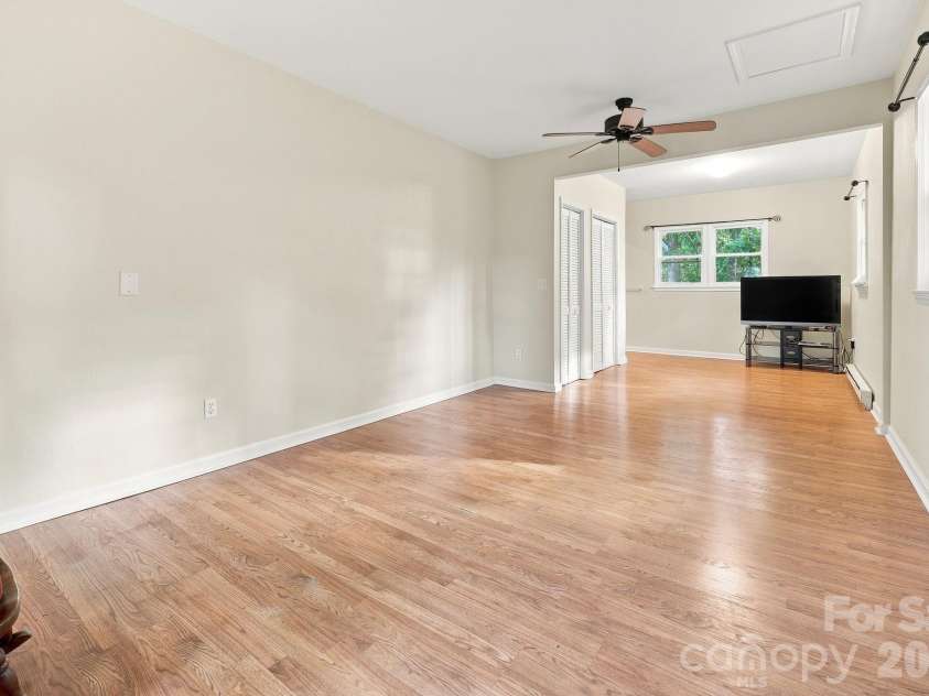 473 King William Road, Hendersonville, NC 28739.  MLS# CAR4396182, YatesRealty ID 43812. 