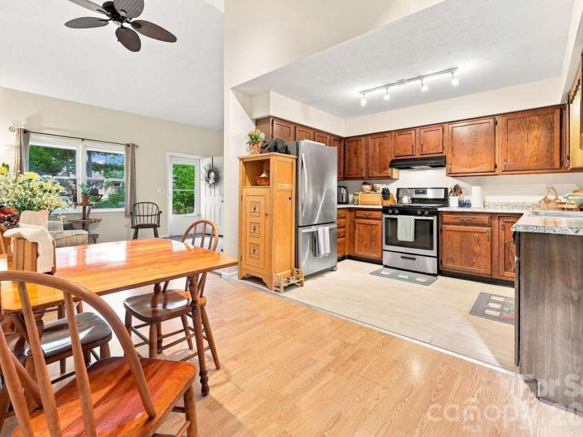 473 King William Road, Hendersonville, NC 28739.  MLS# CAR4396182, YatesRealty ID 43812. 