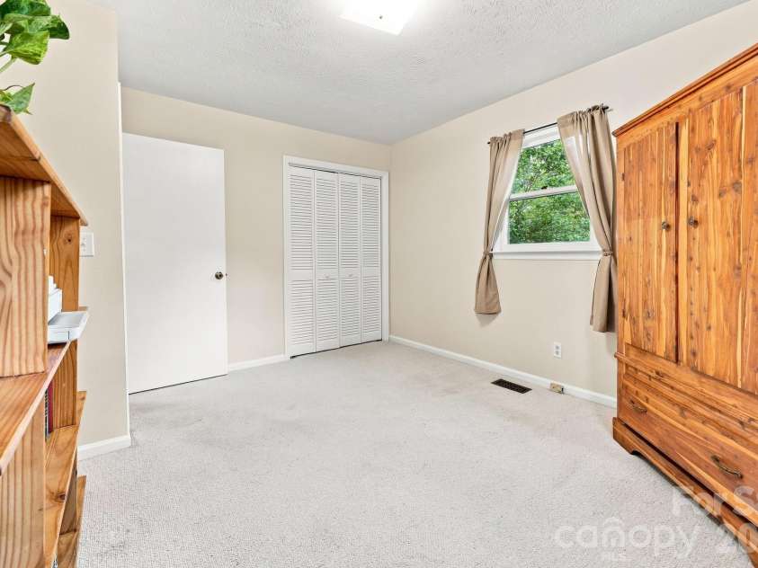 473 King William Road, Hendersonville, NC 28739.  MLS# CAR4396182, YatesRealty ID 43812. 