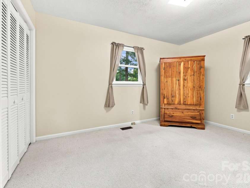 473 King William Road, Hendersonville, NC 28739.  MLS# CAR4396182, YatesRealty ID 43812. 