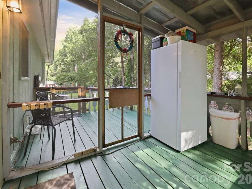 473 King William Road, Hendersonville, NC 28739.  MLS# CAR4396182, YatesRealty ID 43812. 